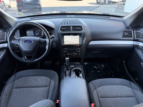 Used 2017 Ford Explorer XLT w/ Equipment Group 201A AWD/4WD image 15