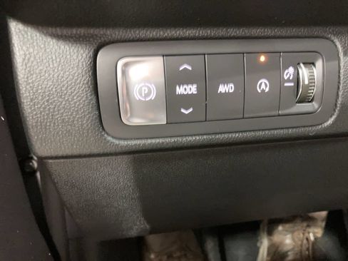 Used 2025 Chevrolet Traverse Z71 AWD/4WD image 13