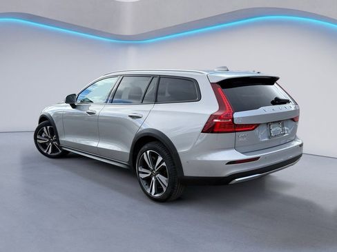 Certified 2025 Volvo V60 B5 Cross Country Plus image 5