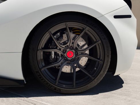 Used 2018 Ferrari 488 GTB RWD image 13