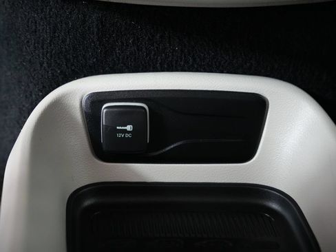 Used 2022 Chrysler Voyager LX FWD image 27