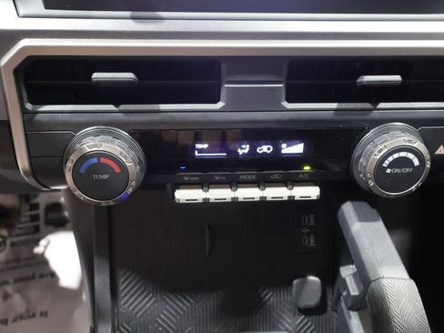 Used 2025 Toyota 4Runner SR5 AWD/4WD image 29