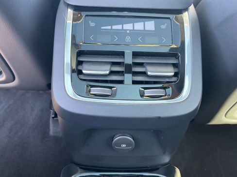 Used 2024 Volvo XC90 T8 Ultimate w/ Protection Package image 22