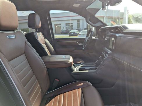 Used 2025 GMC Sierra 3500 Denali Ultimate image 29