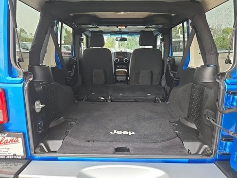 Used 2015 Jeep Wrangler Unlimited Sahara w/ Connectivity Group image 86