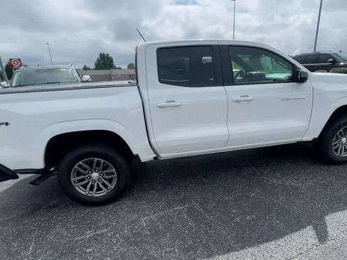 Used 2023 Chevrolet Colorado LT w/ LT Convenience Package II AWD/4WD image 2