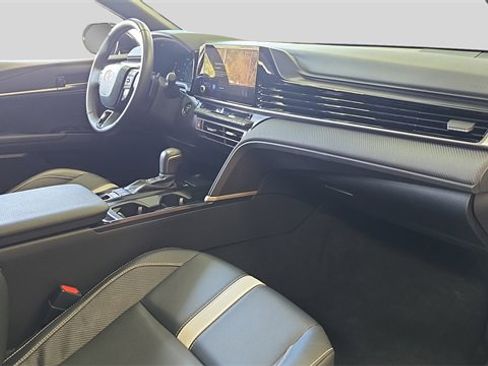 Used 2025 Toyota Camry SE image 13