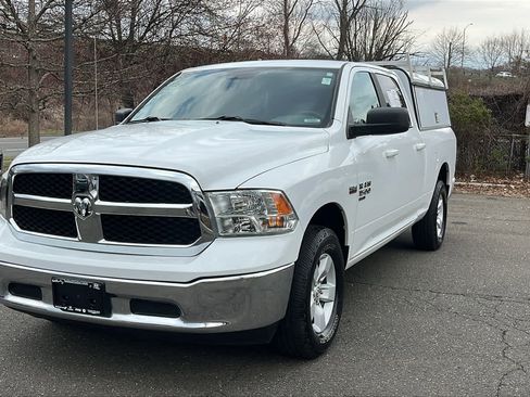 Used 2020 RAM 1500 Classic SLT image 3