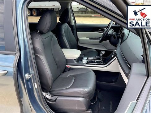 Used 2024 Kia Carnival EX FWD image 7