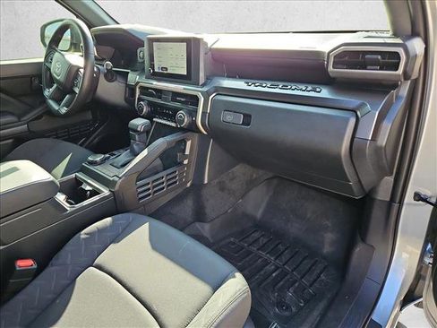 Used 2025 Toyota Tacoma SR5 AWD/4WD image 20