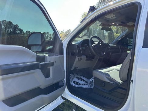 Used 2021 Ford F250 XL w/ Power Equipment Group image 9