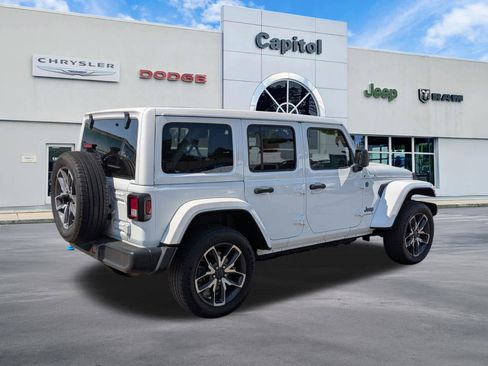 Used 2024 Jeep Wrangler Unlimited w/ Convenience Group AWD/4WD image 3