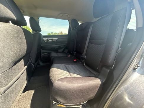 Used 2017 Nissan Rogue SV w/ SV Family Package FWD image 44