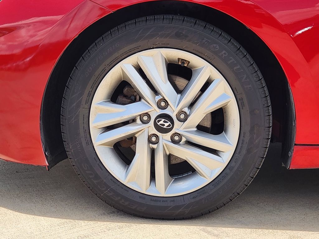 Used 2020 Hyundai Elantra SEL FWD image 12