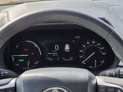 Used 2026 Toyota Sienna XLE FWD image 16