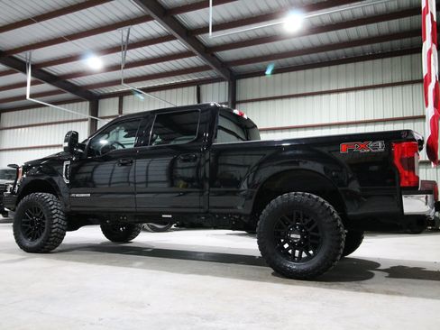 Used 2019 Ford F250 Lariat w/ Lariat Ultimate Package AWD/4WD image 7
