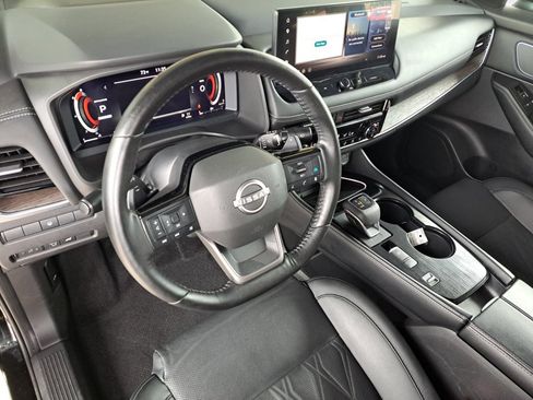 Used 2025 Nissan Rogue Platinum FWD image 13