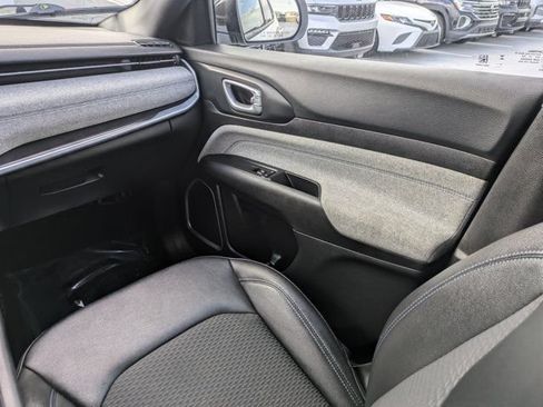 Used 2024 Jeep Compass Latitude AWD/4WD image 17
