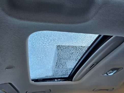 Used 2022 Hyundai Venue SEL image 16