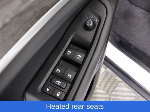 Used 2023 Jeep Grand Cherokee Limited image 12