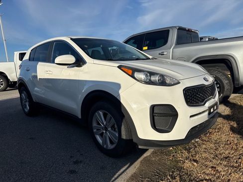 Used 2019 Kia Sportage LX image 3