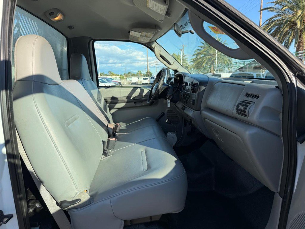 Used 2006 Ford F550 2WD Regular Cab Super Duty image 26