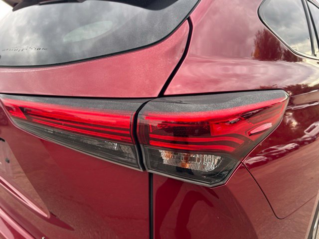 Used 2021 Toyota Highlander Limited AWD/4WD image 11