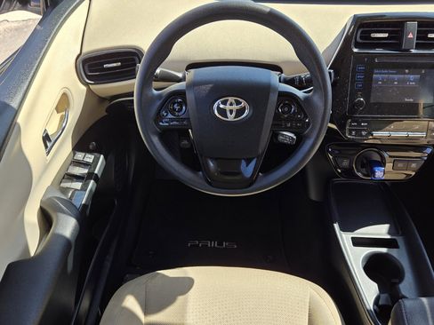 Used 2019 Toyota Prius LE image 6