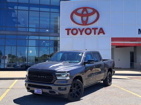 Used 2023 RAM 1500 Laramie AWD/4WD image 1