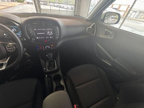 Used 2025 Kia Soul LX w/ LX Technology Package image 38
