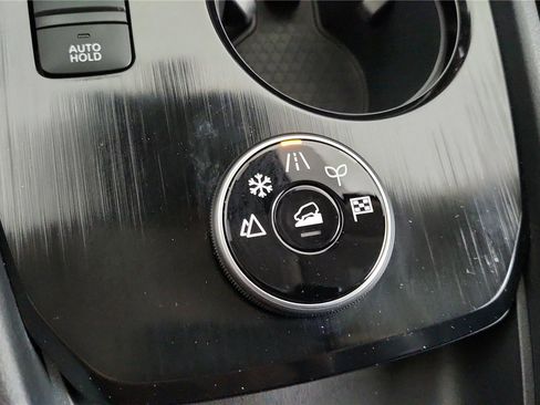 Used 2025 Nissan Rogue SV image 43