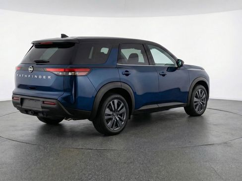 Used 2025 Nissan Pathfinder SV image 9