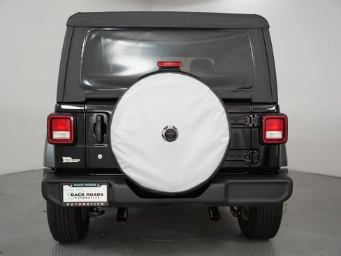 Used 2020 Jeep Wrangler Sport image 8