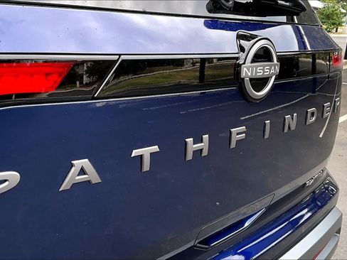 New 2026 Nissan Pathfinder Platinum FWD image 15
