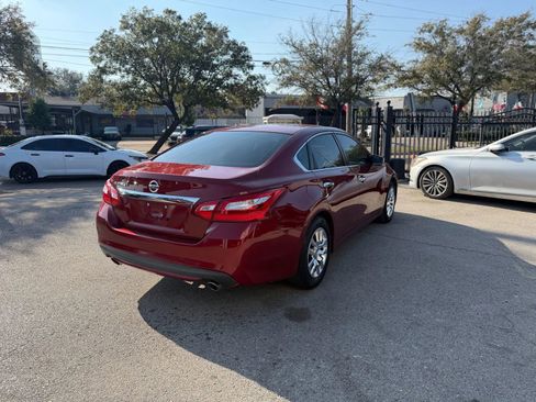 Used 2017 Nissan Altima 2.5 S w/ Power Driver Seat Package FWD image 4