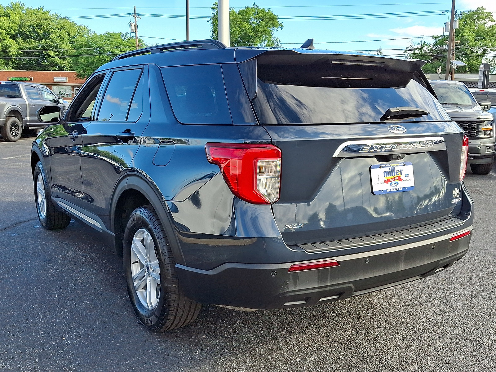 Certified 2023 Ford Explorer XLT AWD/4WD image 4