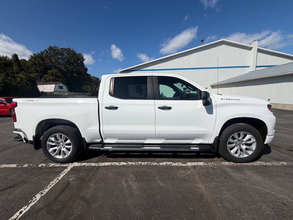 Used 2023 Chevrolet Silverado 1500 Custom AWD/4WD image 3