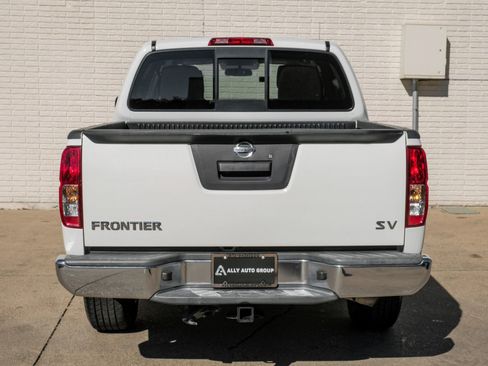 Used 2019 Nissan Frontier SV image 8