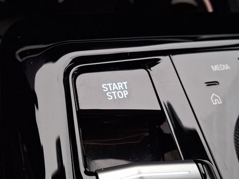 Used 2025 BMW i5 xDrive40 w/ Premium Package image 18