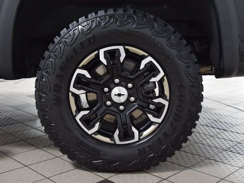 Used 2024 Chevrolet Silverado 1500 ZR2 w/ Technology Package AWD/4WD image 26