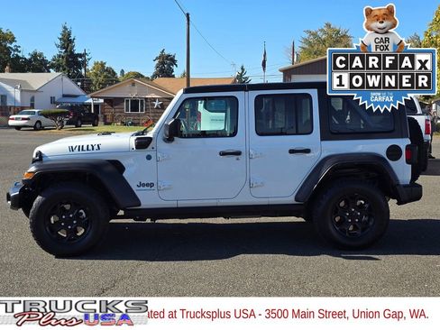 Used 2023 Jeep Wrangler Unlimited image 2