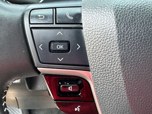 Used 2025 Toyota Camry SE FWD image 13