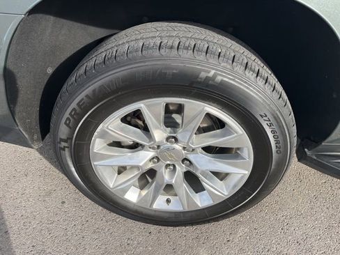 Used 2023 Chevrolet Suburban Premier image 18