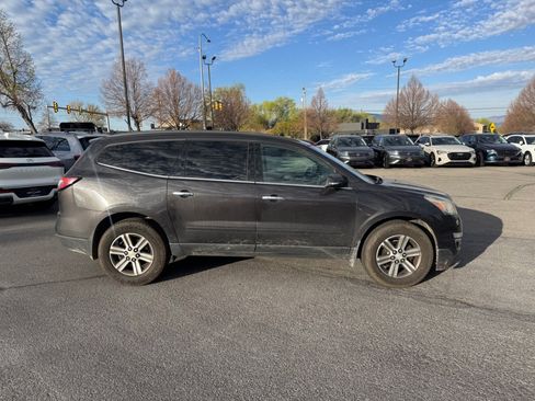 Used 2017 Chevrolet Traverse LT image 6