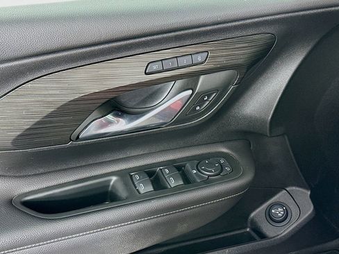 Used 2022 GMC Terrain SLT w/ Infotainment Package II image 26