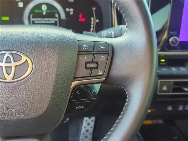 Used 2025 Toyota Camry SE w/ Convenience Package FWD image 14