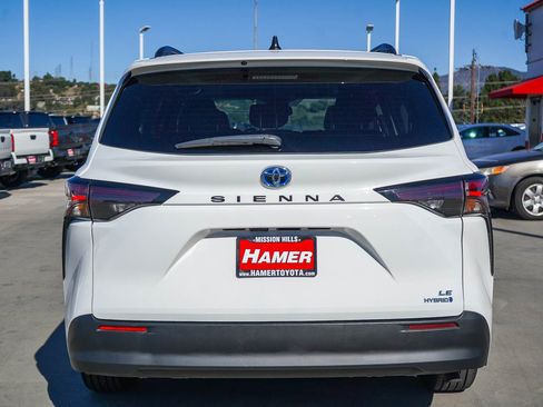 Used 2024 Toyota Sienna LE image 9