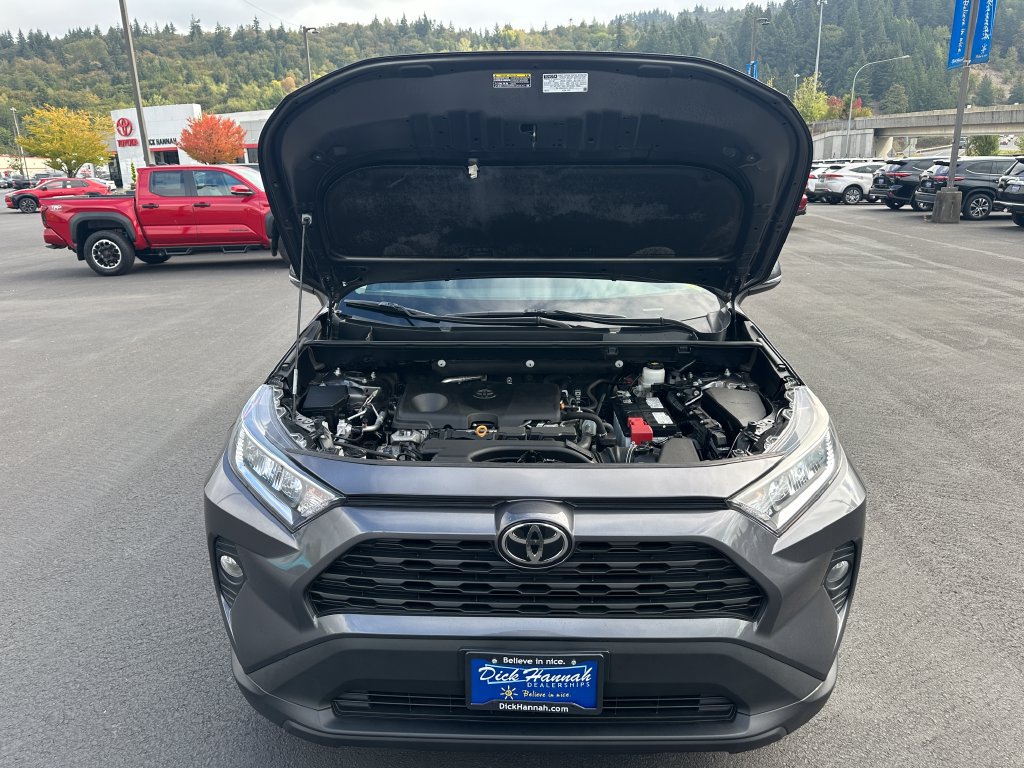Used 2021 Toyota RAV4 XLE AWD/4WD image 4