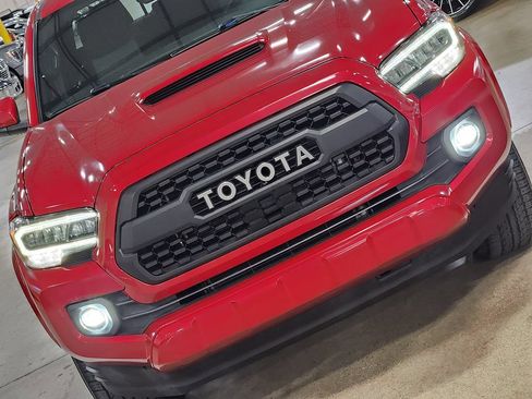 Used 2022 Toyota Tacoma TRD Sport w/ Technology Package RWD image 19