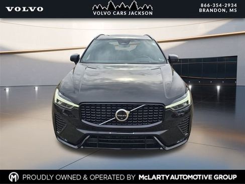 Used 2022 Volvo XC60 B5 R-Design image 2